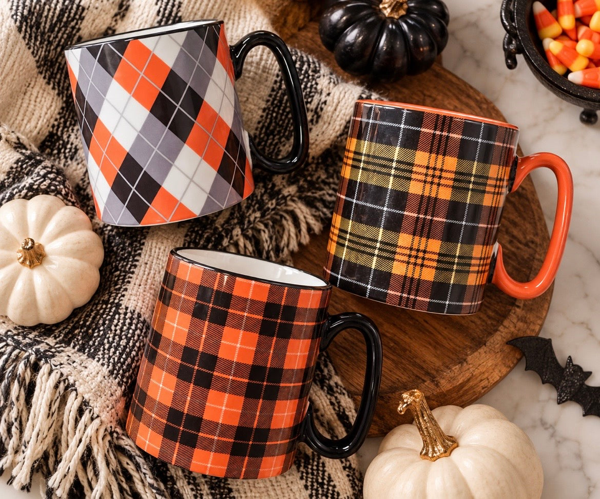 Halloween Argyle Plaid Mug Candle | Cozy Cashmere - white musk, cedar wood & vanilla