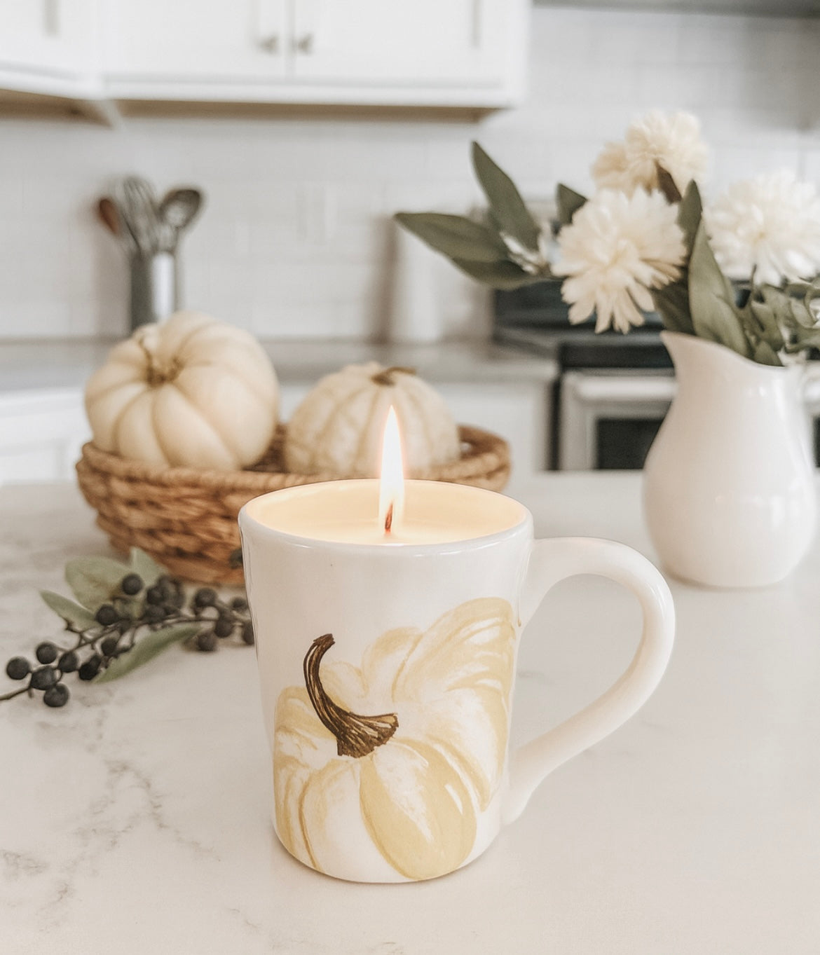 Fall Pumpkin Mug Candle | falling leaves